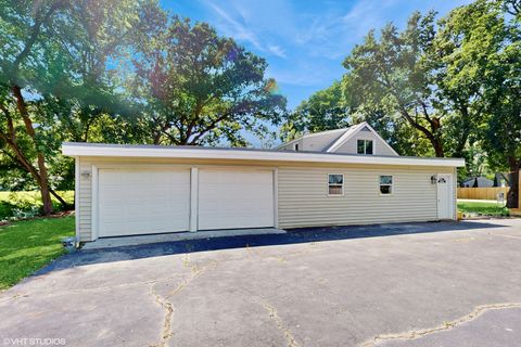Tiny photo for 16051 W Des Plaines Drive, Libertyville, IL 60048 (MLS # 12467508)