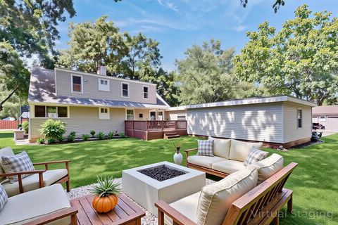 Tiny photo for 16051 W Des Plaines Drive, Libertyville, IL 60048 (MLS # 12467508)