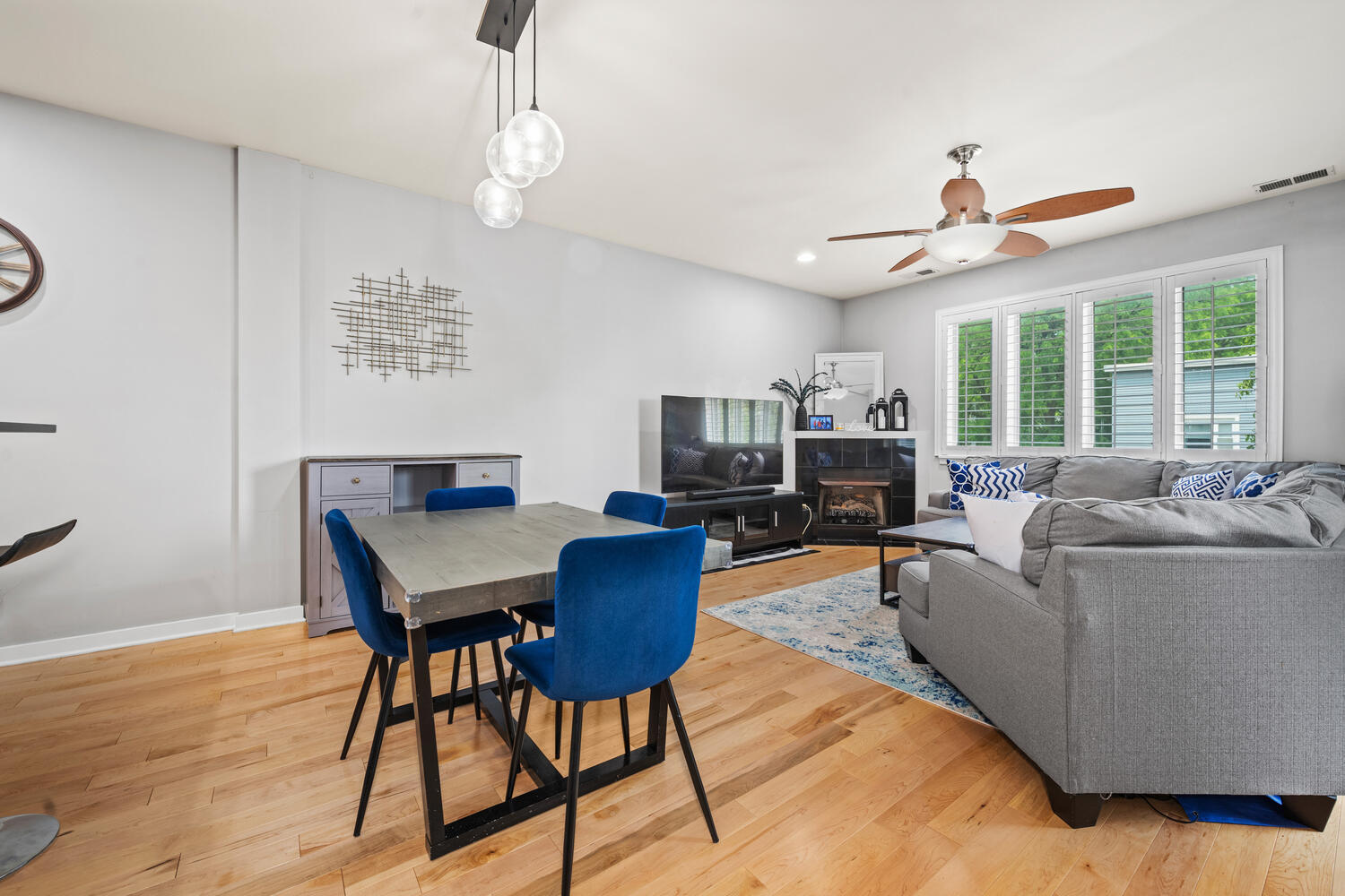 3021 W Armitage Avenue 201