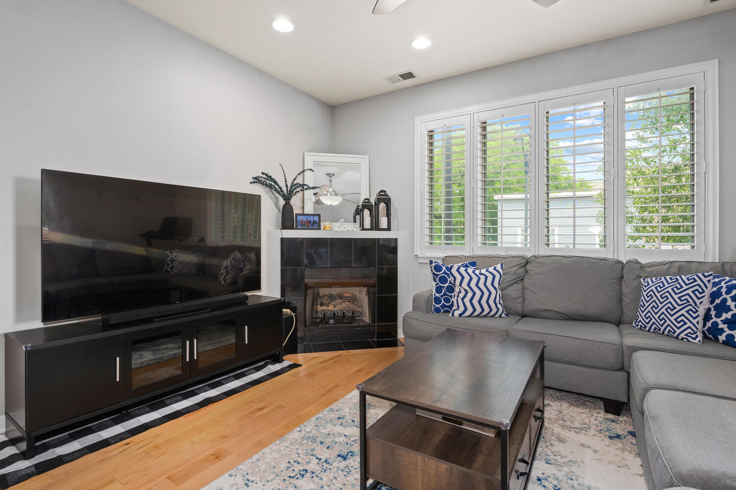 3021 W Armitage Avenue 201
