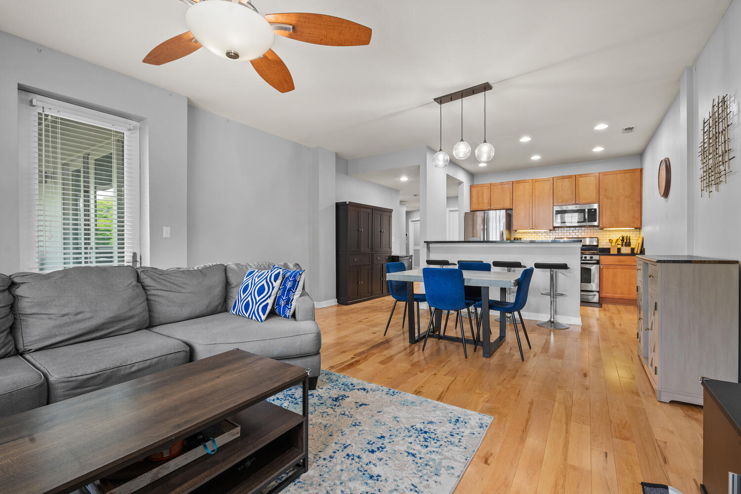 3021 W Armitage Avenue 201