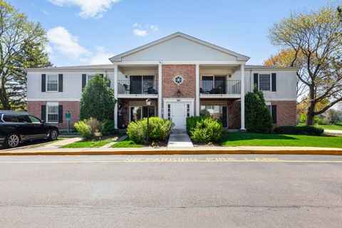 Tiny photo for 987 Golf Course Road #8, Crystal Lake, IL 60014 (MLS # 12626178)