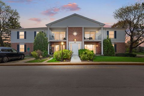 Photo of 987 Golf Course Road #8, Crystal Lake, IL 60014 (MLS # 12626178)