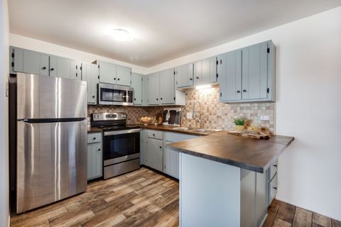 Tiny photo for 987 Golf Course Road #8, Crystal Lake, IL 60014 (MLS # 12626178)