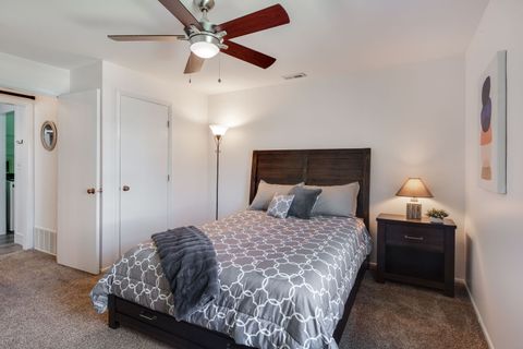 Tiny photo for 987 Golf Course Road #8, Crystal Lake, IL 60014 (MLS # 12626178)