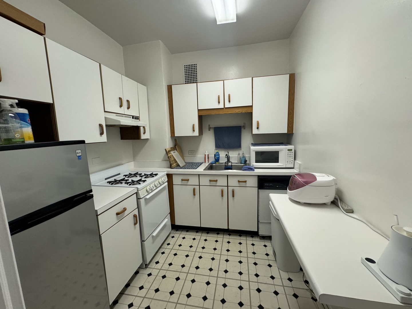 2000 N Lincoln Park West 815