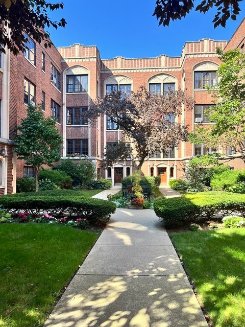 Tiny photo for 1352 E MADISON PARK Park #2, Chicago, IL 60615 (MLS # 12472856)