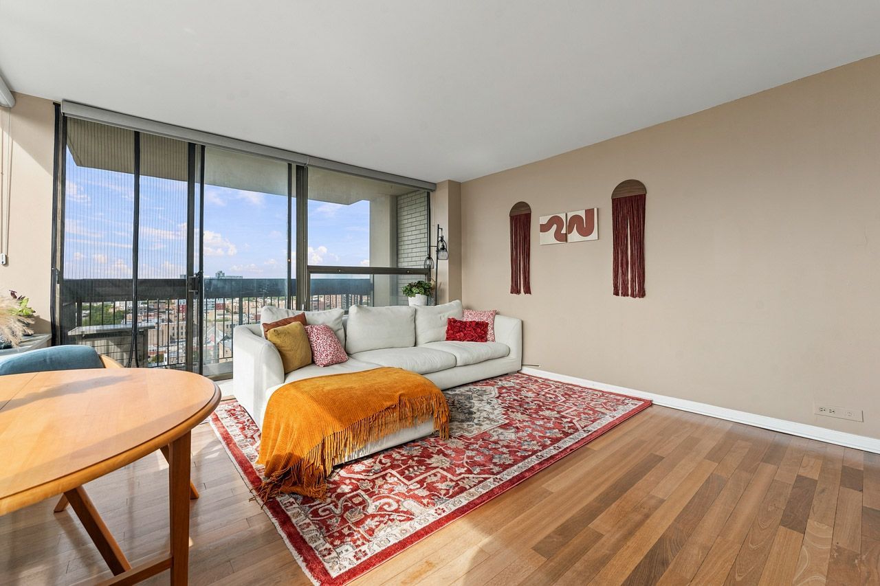 1355 N Sandburg Terrace 1801D