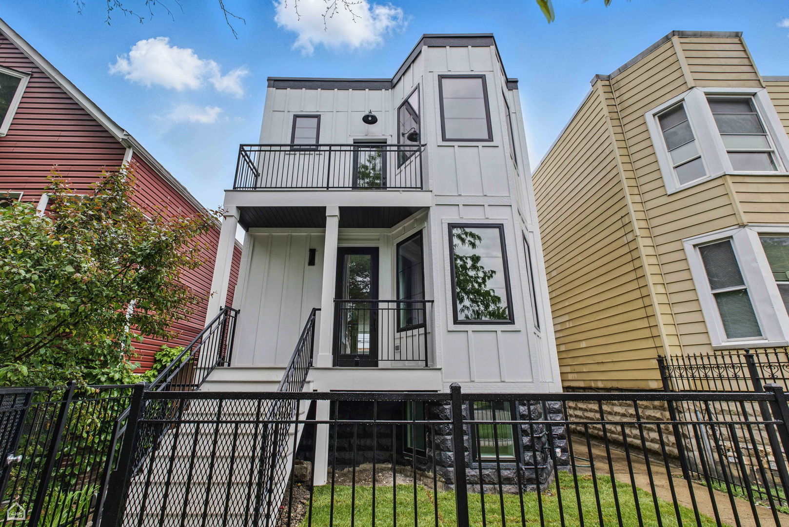 3572 W Medill Avenue