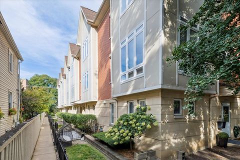 Photo of 2335 N Lister Avenue #B, Chicago, IL 60614 (MLS # 12473464)