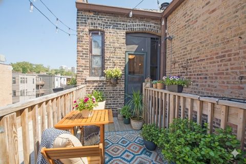 Tiny photo for 754 W California Terrace #3, Chicago, IL 60657 (MLS # 12520661)