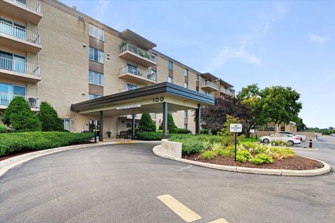 Photo of 100 W Butterfield Road #101N, Elmhurst, IL 60126 (MLS # 12460012)