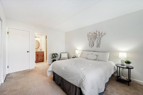 Tiny photo for 100 W Butterfield Road #101N, Elmhurst, IL 60126 (MLS # 12460012)