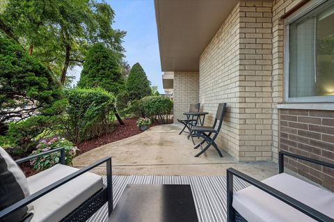 Tiny photo for 100 W Butterfield Road #101N, Elmhurst, IL 60126 (MLS # 12460012)