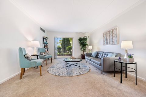 Tiny photo for 100 W Butterfield Road #101N, Elmhurst, IL 60126 (MLS # 12460012)