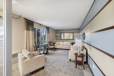 Tiny photo for 100 W Butterfield Road #101N, Elmhurst, IL 60126 (MLS # 12460012)