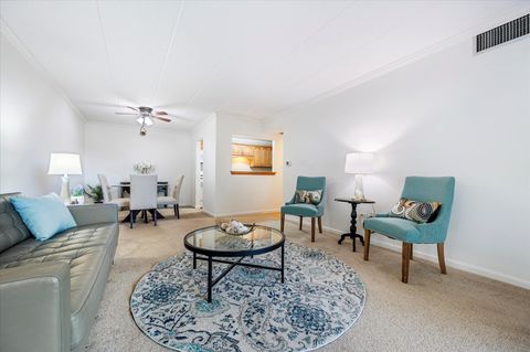 Tiny photo for 100 W Butterfield Road #101N, Elmhurst, IL 60126 (MLS # 12460012)
