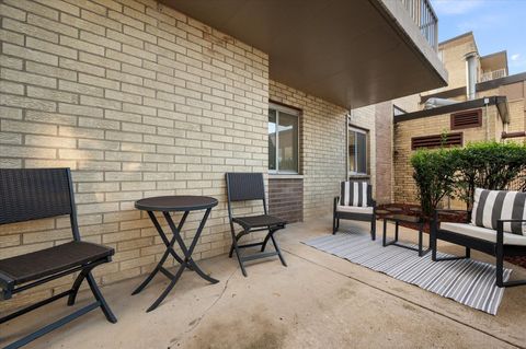 Tiny photo for 100 W Butterfield Road #101N, Elmhurst, IL 60126 (MLS # 12460012)
