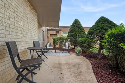 Tiny photo for 100 W Butterfield Road #101N, Elmhurst, IL 60126 (MLS # 12460012)
