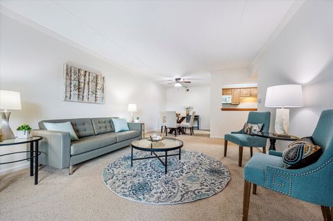 Tiny photo for 100 W Butterfield Road #101N, Elmhurst, IL 60126 (MLS # 12460012)