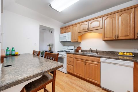 Tiny photo for 100 W Butterfield Road #101N, Elmhurst, IL 60126 (MLS # 12460012)