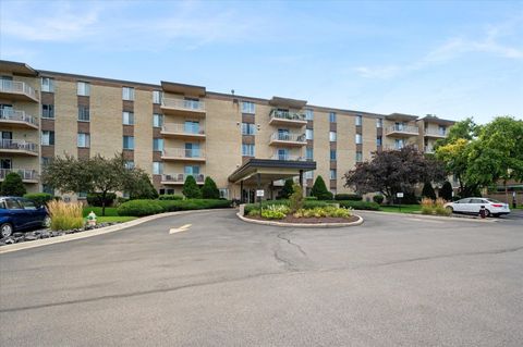Tiny photo for 100 W Butterfield Road #101N, Elmhurst, IL 60126 (MLS # 12460012)