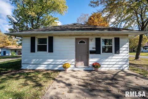 Photo of 1500 N 13TH Street, Herrin, IL 62948 (MLS # QC4269064)