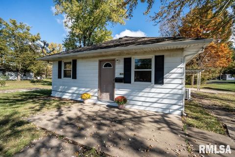 Tiny photo for 1500 N 13TH Street, Herrin, IL 62948 (MLS # QC4269064)