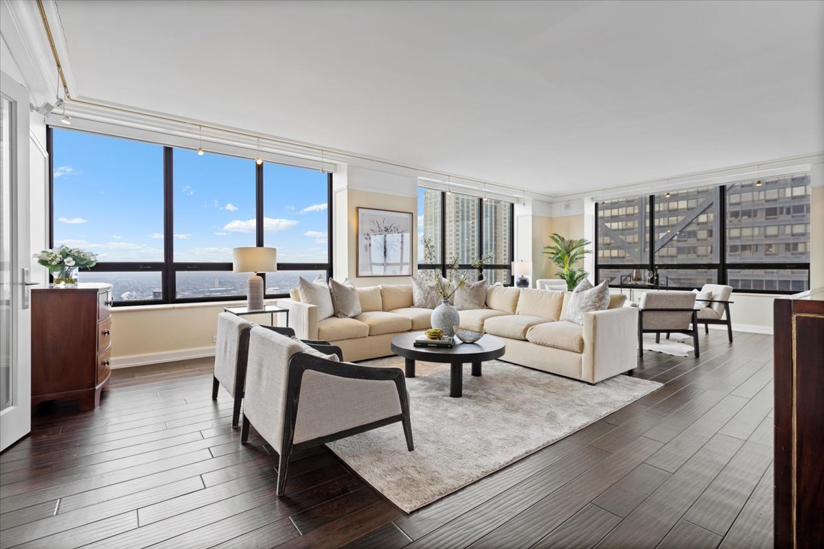 180 E PEARSON Street 4801