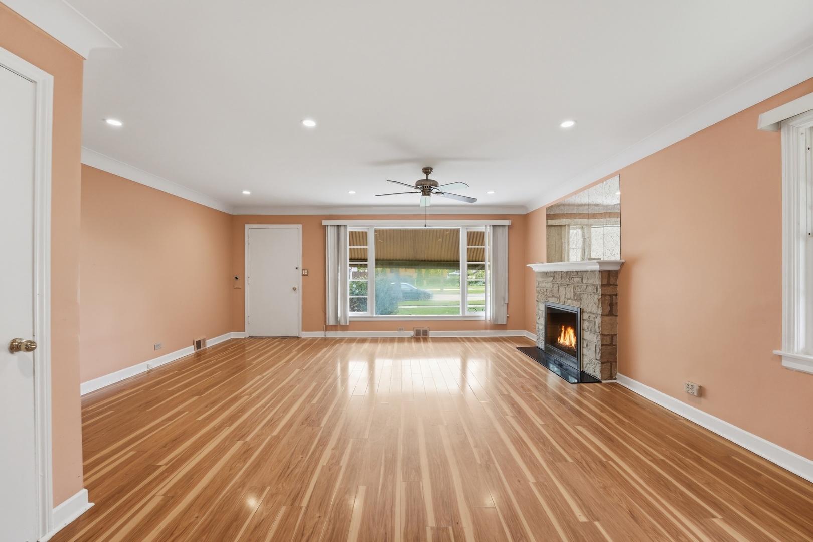306 W Lonnquist Boulevard