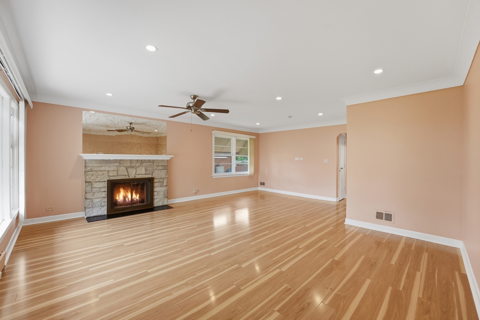 306 W Lonnquist Boulevard