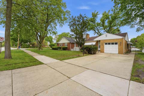 Photo of 306 W Lonnquist Boulevard, Mount Prospect, IL 60056 (MLS # 12655485)