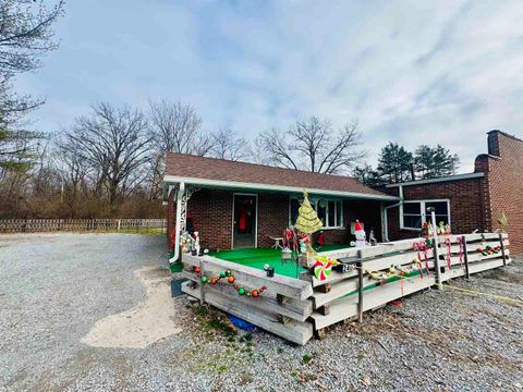 Tiny photo for 2403 E main Street, West Frankfort, IL 62896 (MLS # 100000127)