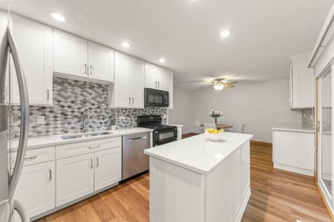 Tiny photo for 2355 Sunnydale Drive, Woodridge, IL 60517 (MLS # 12602595)