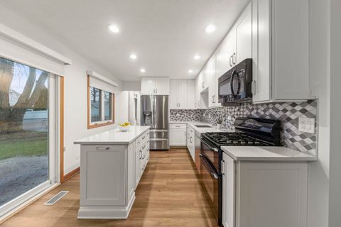 Tiny photo for 2355 Sunnydale Drive, Woodridge, IL 60517 (MLS # 12602595)