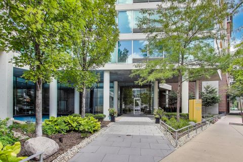 Tiny photo for 1720 Maple Avenue #1360, Evanston, IL 60201 (MLS # 12461311)