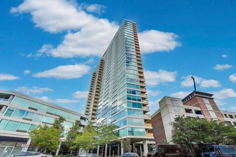 Photo of 1720 Maple Avenue #1360, Evanston, IL 60201 (MLS # 12461311)