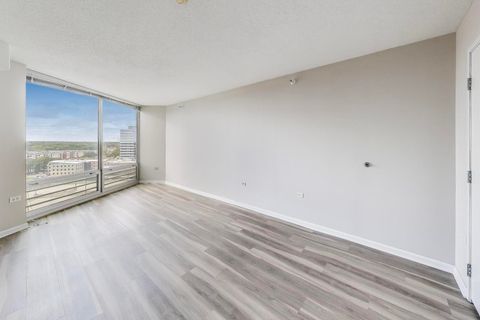 Tiny photo for 1720 Maple Avenue #1360, Evanston, IL 60201 (MLS # 12461311)