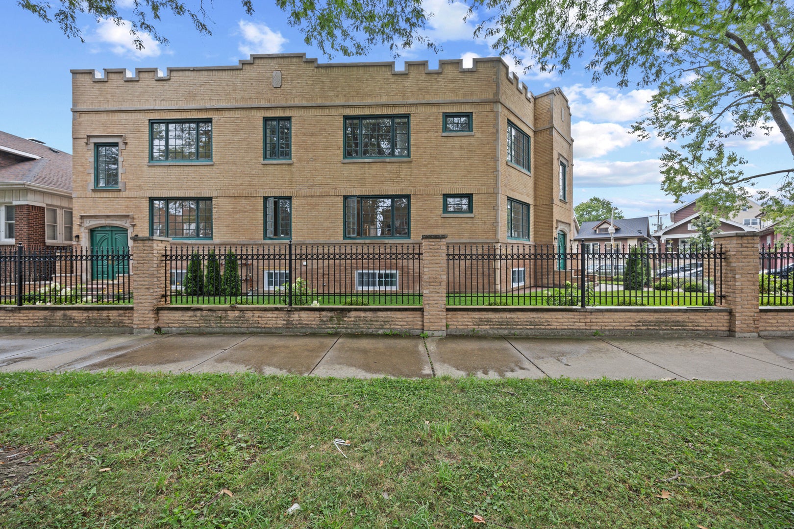 3107 N Harding Avenue 1W