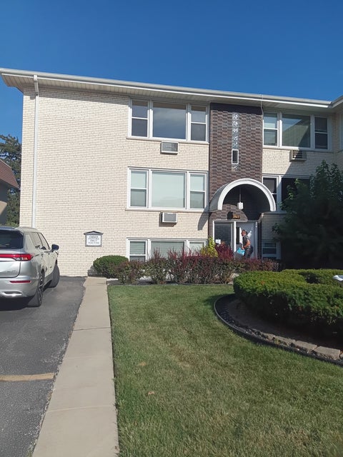 Photo of 5947 N Odell Avenue #6, Chicago, IL 60631 (MLS # 12755394)