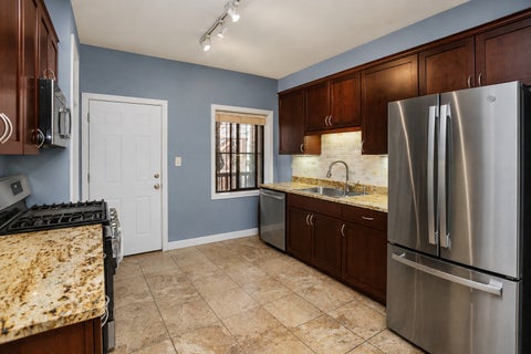 Tiny photo for 810 W Lakeside Place #107, Chicago, IL 60640 (MLS # 12753511)