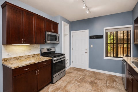 Tiny photo for 810 W Lakeside Place #107, Chicago, IL 60640 (MLS # 12753511)