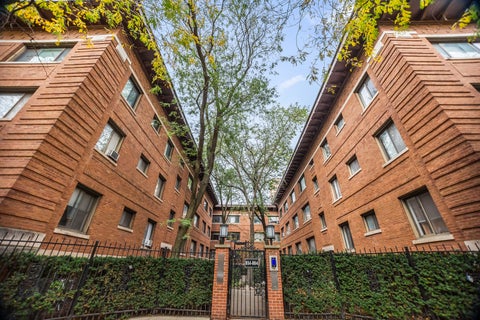 Photo of 810 W Lakeside Place #107, Chicago, IL 60640 (MLS # 12753511)