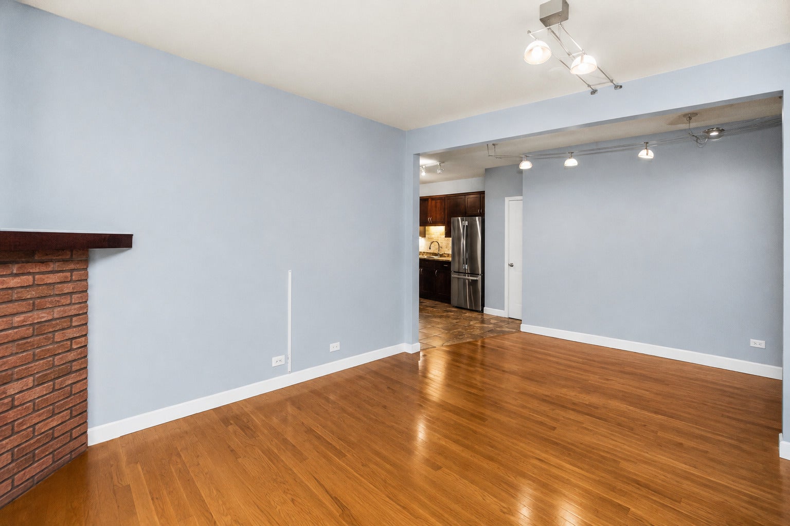 810 W Lakeside Place 107