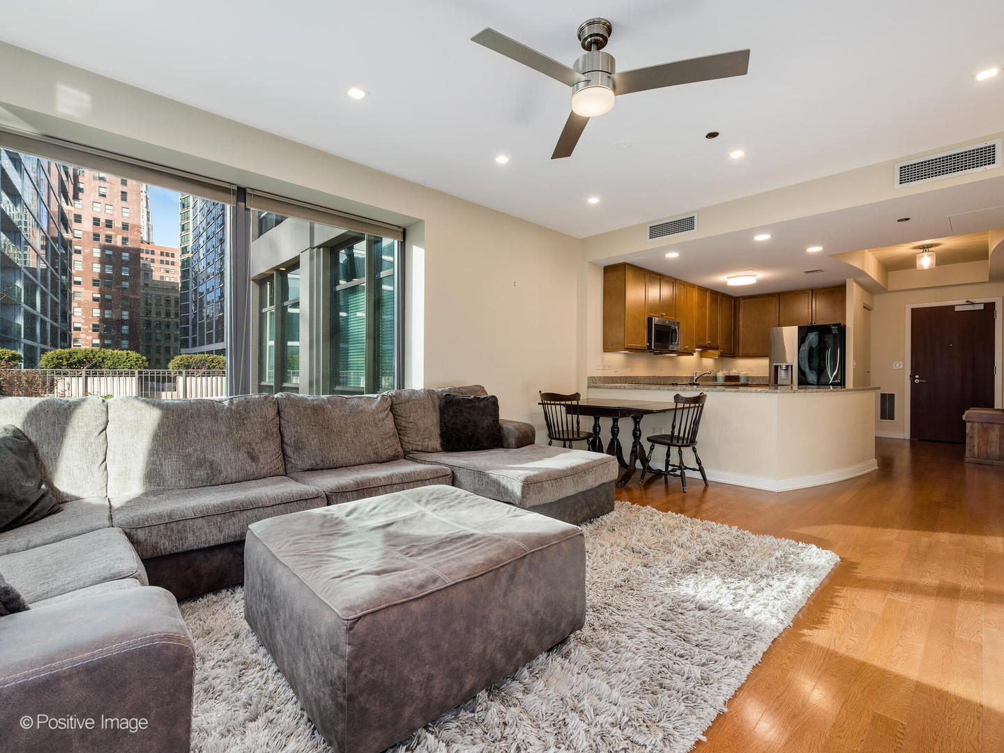 130 N Garland Court 902