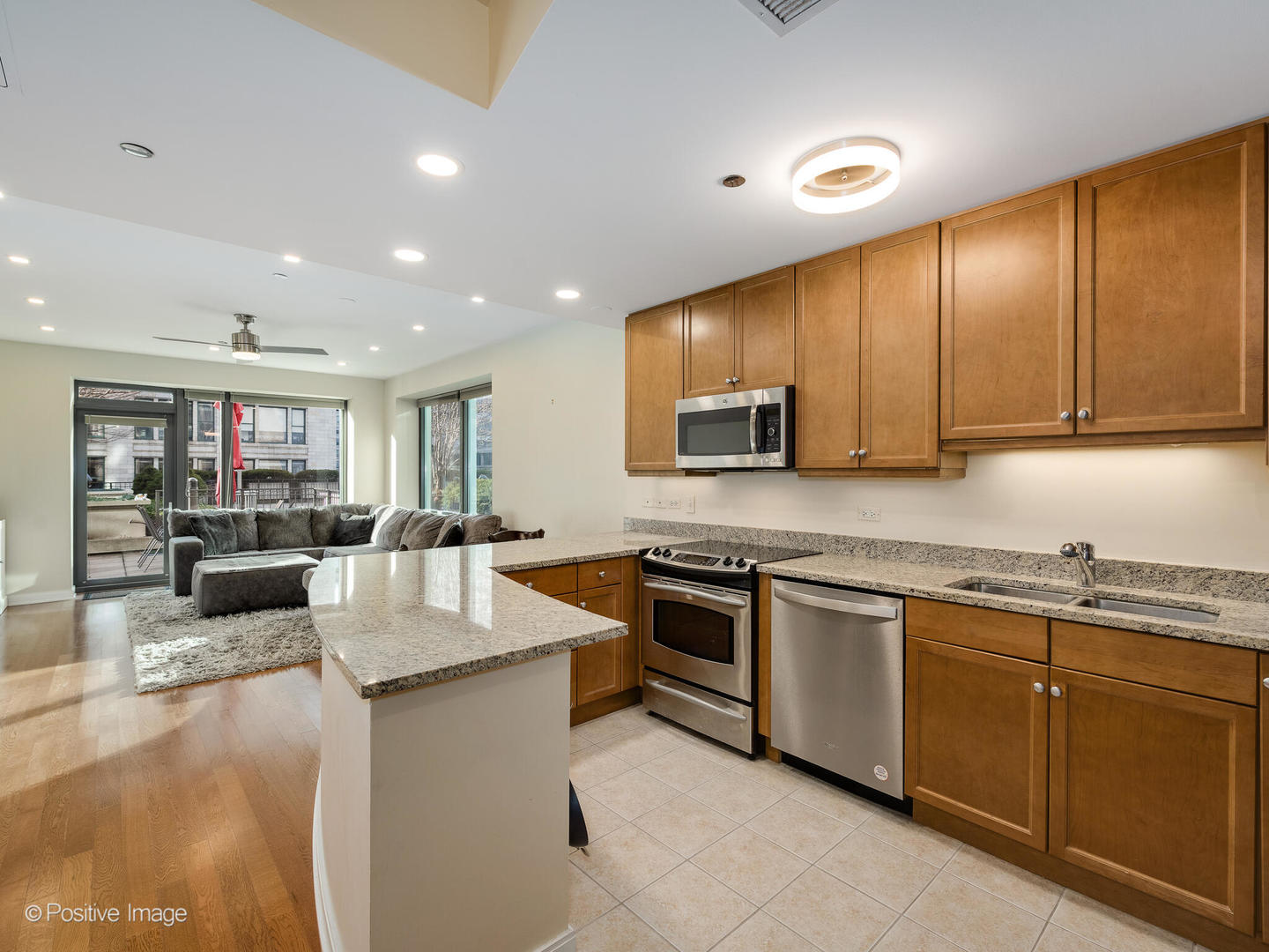 130 N Garland Court 902