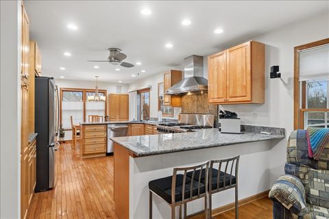 Tiny photo for 602 Birch Lane, Fox River Grove, IL 60021 (MLS # 12603918)