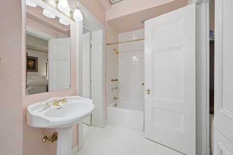 Tiny photo for 232 E Walton Place #3E, Chicago, IL 60611 (MLS # 12559408)