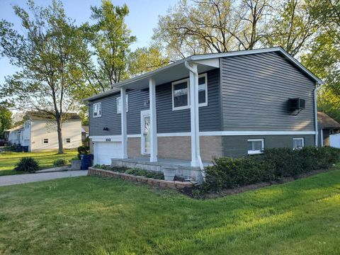 Tiny photo for 1048 Belle Plaine Avenue, Gurnee, IL 60031 (MLS # 12638153)