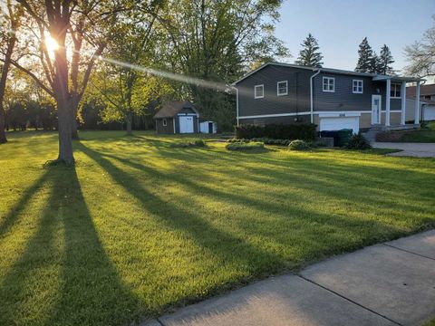Tiny photo for 1048 Belle Plaine Avenue, Gurnee, IL 60031 (MLS # 12638153)